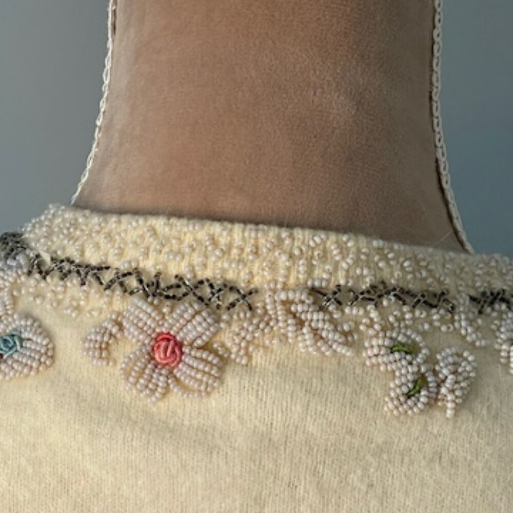 Vintage 1950's Angora Cashmere Hand Sewn Beaded Seed Pearl Cardigan Sweater XS - Picture 9 of 13